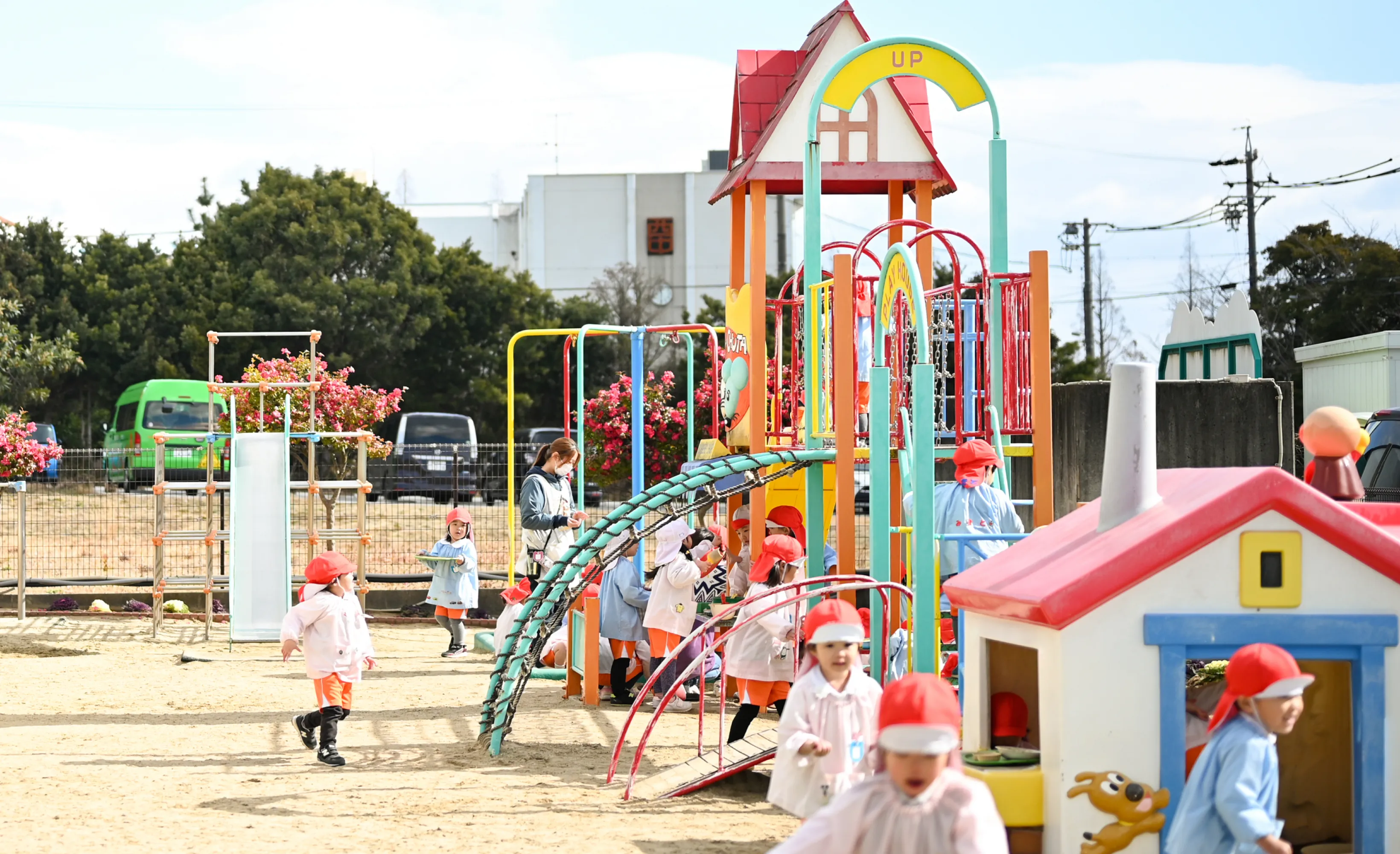 園庭の大型遊具